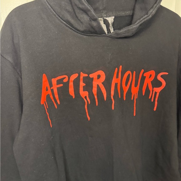 Vlone Men's Red and Black Hoodie siz 
Medium. - Picture 5 of 11